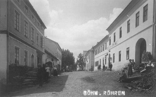 Ulice v eskch lebech, vpravo hostinec "Zum Bhmerwald"  r.1928