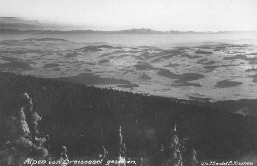 Pi idelnm poas jsou vidt Alpy  r.1926