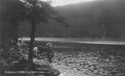 Turisti u �ertova jezera r.1933